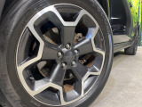 【純正17インチアルミホイール】外観にマッチした純正アルミホイールを装着しております。各種社外アルミホイールや、スタッドレスタイヤも取扱いしております。是非ご相談ください♪