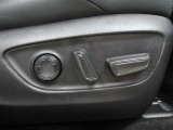 運転席はパワーシートなのでお好みのドライビングポジションに調整可能です♪