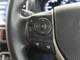 ステアリングスイッチ付き。前方から目を離すことなく操作することが可能です。