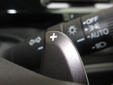 マニュアル車のような感覚で、ワインディングロードでも車を操れるパドルシフト付きです。長い下り坂でのエンジンブレーキや、高速道路の合流の際の加速も思いのままです。