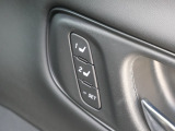 お好みの運転席の位置を記憶してくれるドライビングポジションシステムもあります!