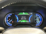 とっても見やすいメーターです。夜間時はラグジュアリーな気分にさせてくれる照明が魅力ですので、夜のドライブも楽しみになりますよ♪
