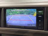 【バックカメラ】駐車時に後方がリアルタイム映像で確認できます。大型商業施設や立体駐車場での駐車時や、夜間のバック時に大活躍!運転スキルに関わらず、今や必須となった装備のひとつです!
