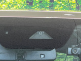 【i-ACTIVESENSE】走行中に前方の車両等を認識し、衝突しそうな時は警報とブレーキで衝突回避と被害軽減をアシスト。より安全にドライブをお楽しみいただけます。