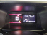 とっても見やすいメーターです。夜間時はラグジュアリーな気分にさせてくれる照明が魅力ですので、夜のドライブも楽しみになりますよ♪