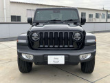 「どこにでも行ける。何でもできる。」Jeepに息づく自由の精神はその素晴らしい性能で、Jeepだから辿り着ける未知なる世界へ誘い心と身体を開放します。