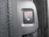 セカンドシートにもシートヒーター装備です。
