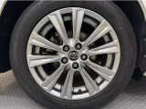 アルミホイール付き!「純正」なので車のデザインともマッチしています。