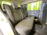 後部座席も気になるようなキズ・汚れやへたり等、大きなダメージはなく、良好な状態です。