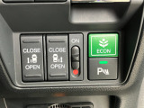 ホンダセンシング装着車となっております。衝突軽減ブレーキ、誤発進抑制機能、歩行者事故低減ステアリング、路外逸脱抑制機能、アダプティブクルーズコントロール、車線維持支援システム他、安全運転を幅広く支援。