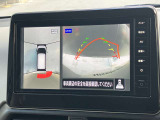 アラウンドビューモニターは4方のカメラで真上から車を見たようにモニターで確認ができる日産の自慢の装備です。前後センサーにより移動物検知、障害物検知をして画面に表示。是非実際の車で体感してみてください。