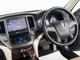 使いやすさや安全性を追求したステアリング周り!高級車ゆえにスイッチ類が多いのも特徴ですね!考え尽くされた配置ですぐに使いこなす事が出来ますのでご安心下さい!是非、体感してみて下さい!!