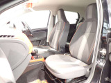 やや硬めの、ゆったりと座れるシートで、ロングドライブも快適です!!