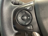 ステアリングにオーディオ操作スイッチが付いています。オーディオ画面に直接タッチしなくても操作が出来ますので、運転に集中できます。