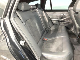 ●後部座席も気になるようなキズ・汚れやへたり等、大きなダメージはなく、良好な状態です。