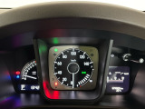 視認性の良いスピードメーターになります。