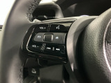 ステアリングにオーディオ操作スイッチが付いています。オーディオ画面に直接タッチしなくても操作が出来ますので、運転に集中できます。