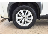 【アルミホイール】純正なので車に似合うデザインになっていますね。スタッドレスタイヤもご相談下さい。