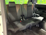 3列目シートはもちろん状態良好☆大人でもゆったりと座って頂けますので、大人数でのお出かけもラクラクです♪ご家族で、気の知れた仲間で、ドライブに行くのが楽しみですね♪