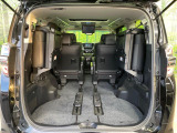 後席を格納すると、これだけの広さが!シーンに合わせたシートアレンジで、大きな荷物も積むことが出来ます♪