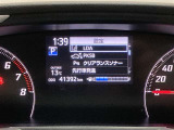 車線からのはみ出しをお知らせするレーンディパーチャーアラートを搭載しています。