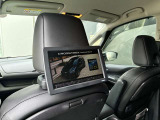 社外の後席モニター付きです。TVやDVDなどを見ながら家族でのお出かけがさらに楽しくなりますね(^^)!