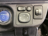 狭い駐車場で便利な電動格納ドアミラーが付いています。
