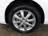 純正15インチアルミホイール装備です☆タイヤ4本交換済です♪