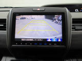 バックカメラの画像です。ガイドラインがスムースな車庫入れをサポートいたします!車庫入れの安心感がアップしますね☆