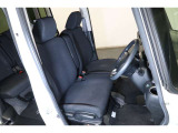 すわり心地の良い運転席・助手席です。長時間のドライブの疲れ軽減に貢献します。どうぞ快適なドライブを♪