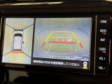 後方の見える安心をお届けするバックガイドモニター付:バックするときのアシストラインもあって楽々バック!車庫入れや縦列駐車をサポートし、苦手な駐車も安心です!今やもう手放せない装備ですネ♪
