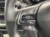 ステアリングにオーディオ操作スイッチが付いています。オーディオ画面に直接タッチしなくても操作が出来ますので、運転に集中できます。