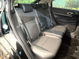 後部座席も気になるようなキズ・汚れやへたり等、大きなダメージはなく、良好な状態です。
