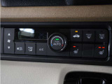 ◆オートエアコン装備◆ お好みの温度を設定をするだけで、後は、自動で風量を調節してくれます!快適にドライブが楽しめます。