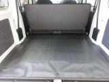 4名乗車時の荷室です。