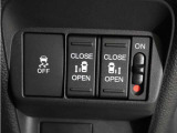 【パワースライドドア】車外・車内のドアハンドルからはもちろん、運転席スイッチやリモコンキーからも開閉操作が可能。挟み込み防止機能もあり、お子さまの乗り降りも安心。