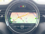 ●MINI純正ナビ:一体感のあるナビは、高級感ある車内を演出してくれます。Bluetooth再生などオーディオ機能も充実しておりますので、運転もより楽しめます♪