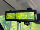 【デジタルルームミラー】後席の大きな荷物や同乗者で後方が確認しづらい時でも安心!カメラが撮影した車両後方の映像をルームミラー内に表示。クリアな視界で状況の確認が可能です!