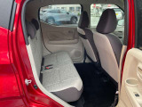軽自動車とは思えない後席の広さで大人2人が乗っても広々快適にお過ごし頂けます