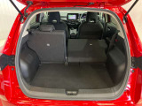 【ラゲッジルーム】後部座席を倒せば大きな荷物も積むことが出来ます!