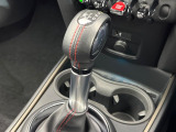 ●MTモード付きAT:通常は自動でおこなわれる変速(ギアチェンジ)をドライバーの操作によって意図的に変えられるシステムです。より一層普段のドライブをお楽しみいただけます!