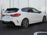 この度は弊社認定中古車をご覧いただき誠にありがとうございます。弊社はBMW 正規ディーラーですので遠方のお客様も安心してご購入下さい。ご不明な点がございましたらお気軽にお申し付けください。