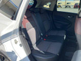 後部座席も気になるようなキズ・汚れやへたり等、大きなダメージはなく、良好な状態です。