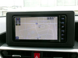 純正品の地デジTV対応のSDナビです。遠出や初めての場所でも安心ですね。