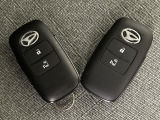 スマートキーを装備しています☆カギをカバンやポケットに入れて頂いた状態でドアロックの開閉やエンジンスタートをして頂けますよ!とても便利な装備です!