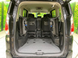 後席を格納すると、これだけの広さが!シーンに合わせたシートアレンジで、大きな荷物も積むことが出来ます♪