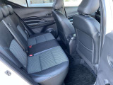後部座席は6:4の分割式となっております。