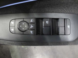 もちろんパワーウインドウ&電動ドアミラーの格納スイッチ付きです!