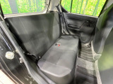 後部座席も気になるようなキズ・汚れやへたり等、大きなダメージはなく、良好な状態です。