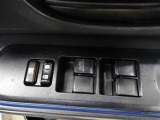 運転席はオートパワーウィンドウ☆窓の全閉全開が自動で出来るので便利ですよ♪